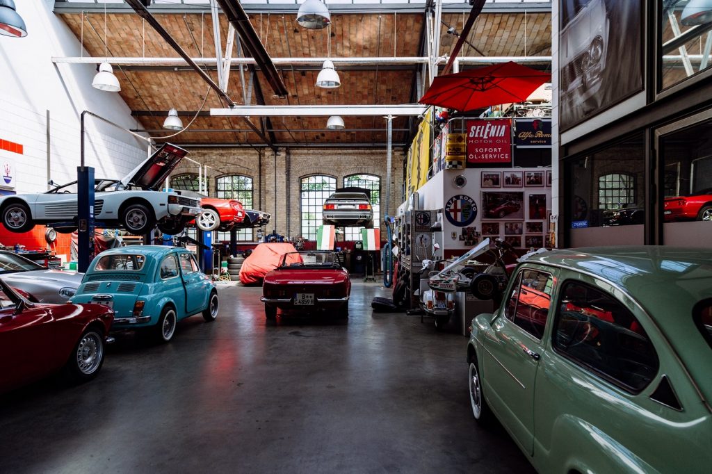 demonstratie rand Zenuwinzinking Transform Your Garage into a Showroom with These 4 Garage Design Ideas |  Capital Deck And Stair