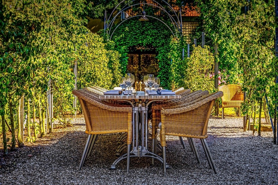 outdoor dining table