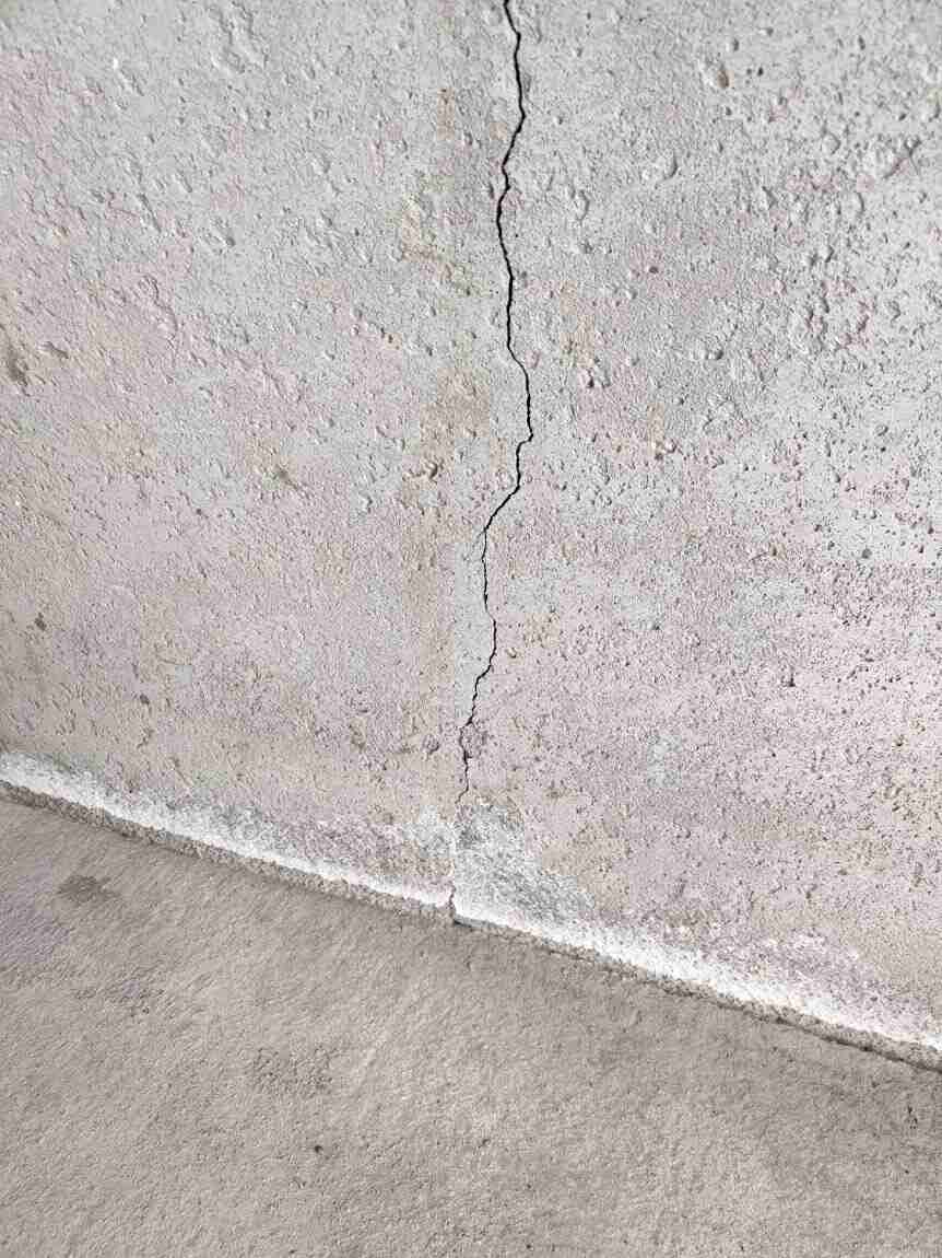 Foundation cracks