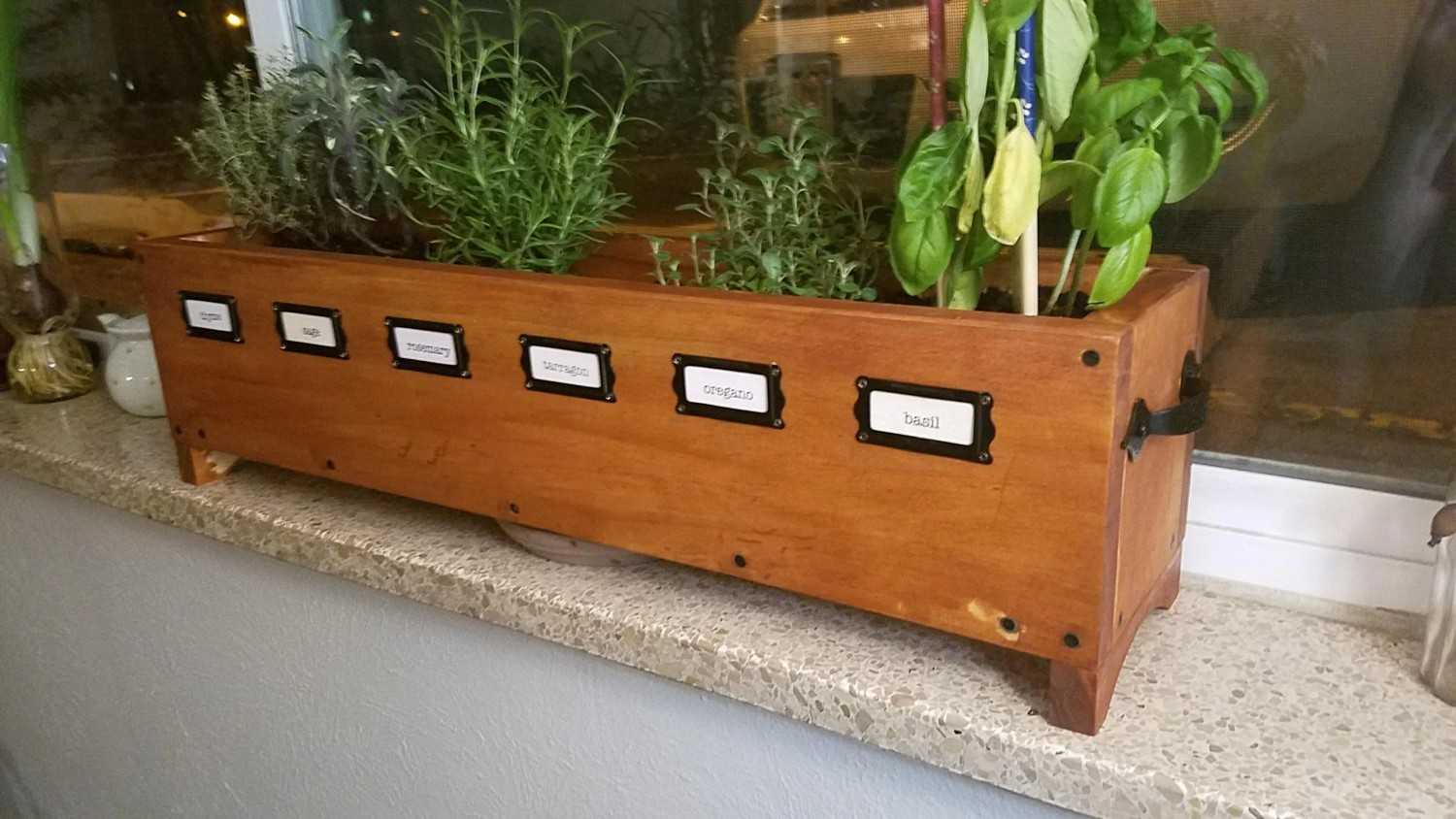 How to Protect the Inside of a Wooden Planter